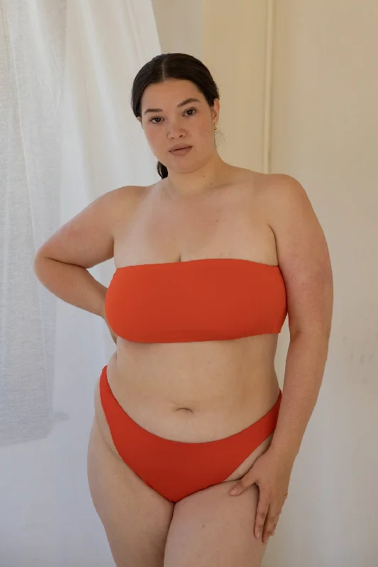 String bikini for a minimalistic and sexy beach styleThe Bandeau - Chili Pepper