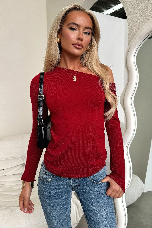 Plus Size Women Long Sleeve Top for a Flattering and Comfortable FitBaylee Top - Burgundy Plus Size Women Long Sleeve Top for a Flattering and Comfortable FitBaylee Top - Burgundy