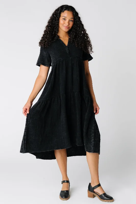 Midi dresses with V - necklines for a flattering and elongating effect Brass & Roe Washed Pondering Midi Dress Midi dresses with V - necklines for a flattering and elongating effect Brass & Roe Washed Pondering Midi Dress