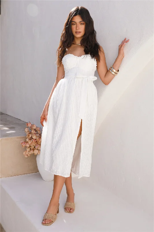 Midi dresses with ruffled sleeves for a more feminine and voluminous look HELLO MOLLY Winery Tour Midi Dress White Midi dresses with ruffled sleeves for a more feminine and voluminous look HELLO MOLLY Winery Tour Midi Dress White