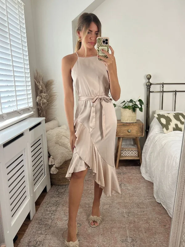 Maxi Women Dress with Floral Print for a Bohemian VibeAriana Halter Frill Dress / Oyster Maxi Women Dress with Floral Print for a Bohemian VibeAriana Halter Frill Dress / Oyster