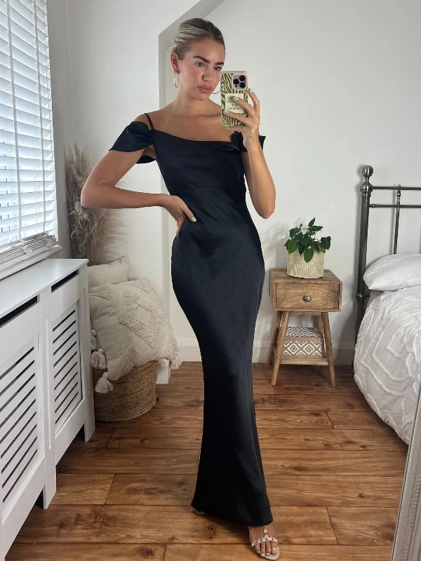 Long - Sleeve Women Dress in Velvet for a Luxurious Winter LookFelicity Cold Shoulder Satin Maxi Dress / Black Long - Sleeve Women Dress in Velvet for a Luxurious Winter LookFelicity Cold Shoulder Satin Maxi Dress / Black