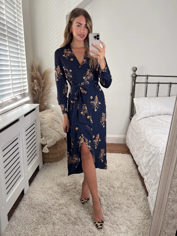 Strapless Women Dress with a Built - in Bra for Comfort and SupportFergie Reversible 2 in 1 Wrap Midi Dress / Navy Floral Strapless Women Dress with a Built - in Bra for Comfort and SupportFergie Reversible 2 in 1 Wrap Midi Dress / Navy Floral