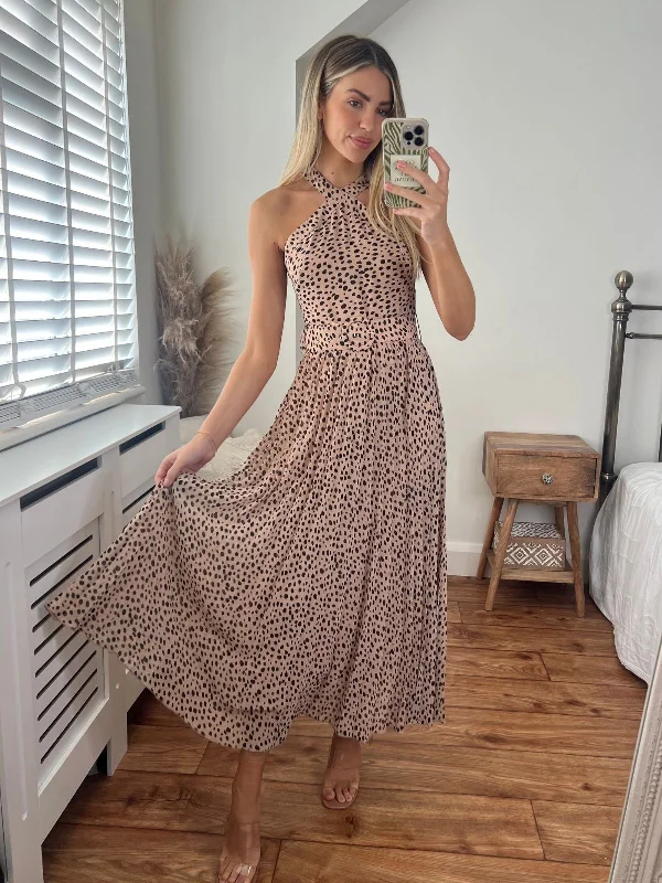 Maxi Women Dress with Floral Print for a Bohemian VibePaige Halter Pleated Belted Dress / Neutral Animal Print Maxi Women Dress with Floral Print for a Bohemian VibePaige Halter Pleated Belted Dress / Neutral Animal Print