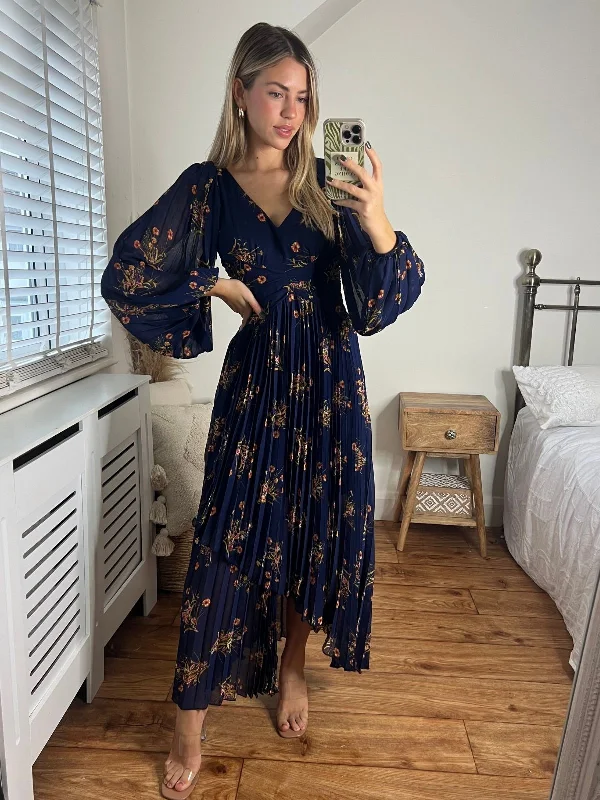 Sheath Women Dress with a Tailored Fit for a Professional LookToni Long Sleeved Pleated Maxi Dress / Navy Floral Sheath Women Dress with a Tailored Fit for a Professional LookToni Long Sleeved Pleated Maxi Dress / Navy Floral