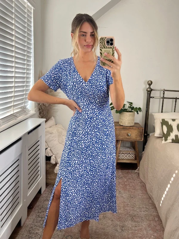 Sheath Women Dress with a Tailored Fit for a Professional LookWinnie V Neck Midi Dress / Blue Spot Sheath Women Dress with a Tailored Fit for a Professional LookWinnie V Neck Midi Dress / Blue Spot
