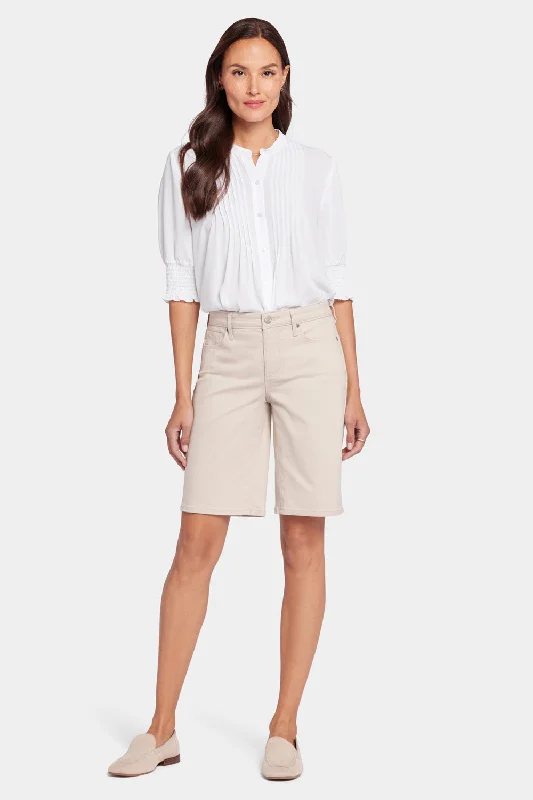 Light - wash women jeans for a fresh and summery appearanceLilly Denim Shorts - Feather Light - wash women jeans for a fresh and summery appearanceLilly Denim Shorts - Feather