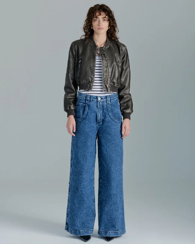 Acid - wash women jeans with a retro finishThe Camilla Jeans. 27”. Dark Stone.
