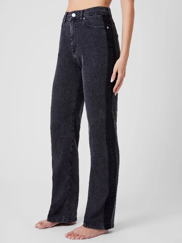 Mom jeans for a nostalgic and casual lookToms Denim Mix Wash Jeans 32 Inch