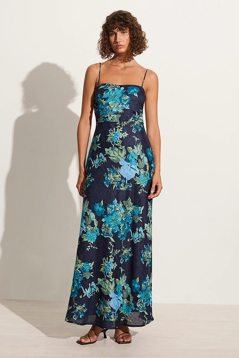 Pleated Women Dress with a Timeless and Elegant TextureGarcia Maxi Dress Escala Floral Navy - Final Sale Pleated Women Dress with a Timeless and Elegant TextureGarcia Maxi Dress Escala Floral Navy - Final Sale