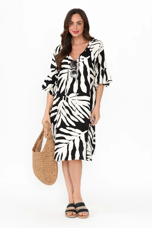 Maxi Women Dress with Floral Print for a Bohemian VibeMariella Black Palm Pocket Dress Maxi Women Dress with Floral Print for a Bohemian VibeMariella Black Palm Pocket Dress