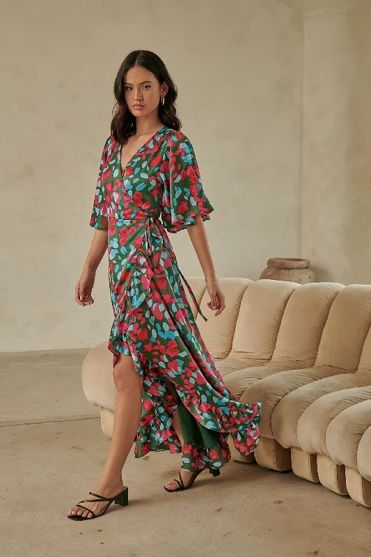 Maxi Women Dress with Floral Print for a Bohemian VibeSereia Floral Abelia Hi-Low Maxi Wrap Dress Maxi Women Dress with Floral Print for a Bohemian VibeSereia Floral Abelia Hi-Low Maxi Wrap Dress