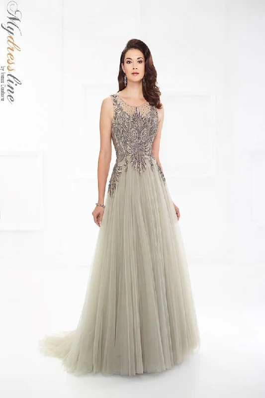 Halter Neck Women Dress to Show Off the Shoulders and NecklineMon Cheri Montage 118962 Halter Neck Women Dress to Show Off the Shoulders and NecklineMon Cheri Montage 118962