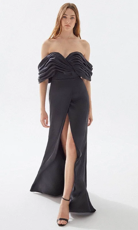 Halter Neck Women Dress to Show Off the Shoulders and NecklineTarik Ediz 52068 - Drape Ornate Off Shoulder Prom Dress Halter Neck Women Dress to Show Off the Shoulders and NecklineTarik Ediz 52068 - Drape Ornate Off Shoulder Prom Dress