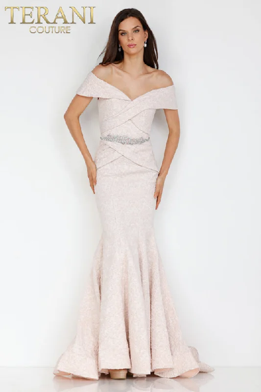 Shift Women Dress with a Simple and Classic Design for Everyday WearTerani Couture 1812M6657 Shift Women Dress with a Simple and Classic Design for Everyday WearTerani Couture 1812M6657