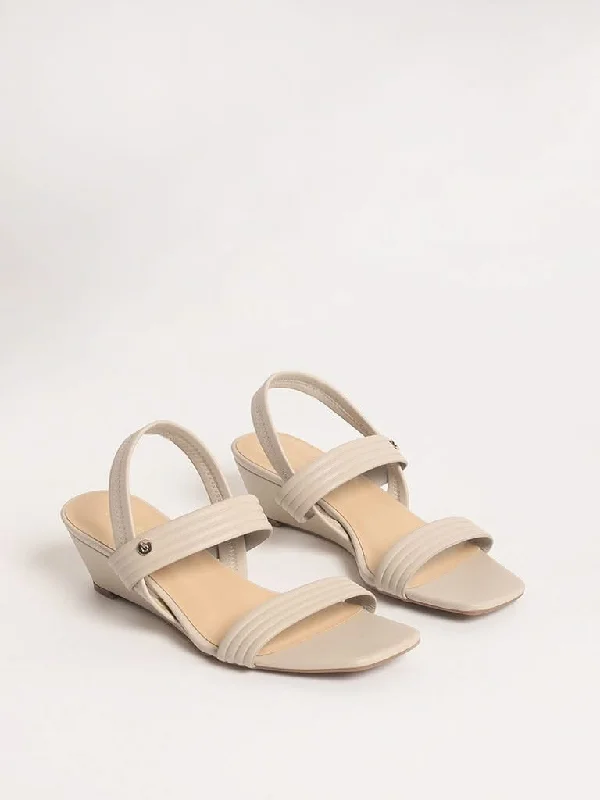 Printed Floral Women Shorts for a Summer - Ready StyleLUNA BLU Beige Double-Strap Wedge Sandals Printed Floral Women Shorts for a Summer - Ready StyleLUNA BLU Beige Double-Strap Wedge Sandals
